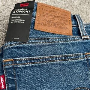Wedgie straight leg, original Levi’s. Brand new